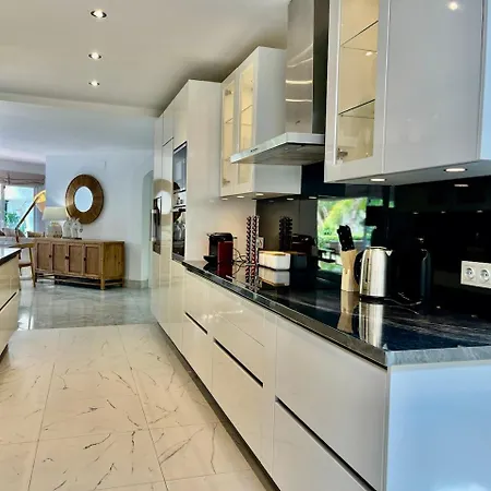 Cozy Townhouse With Sea View *