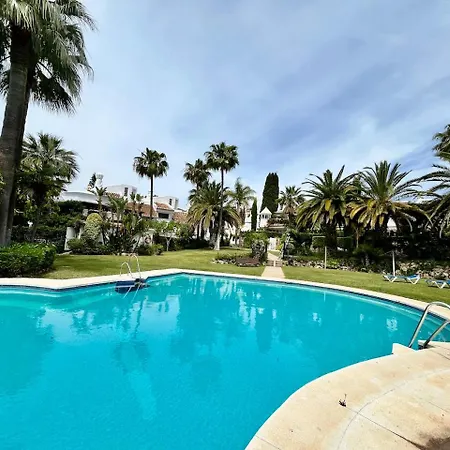 Cozy Townhouse With Sea View 펜션