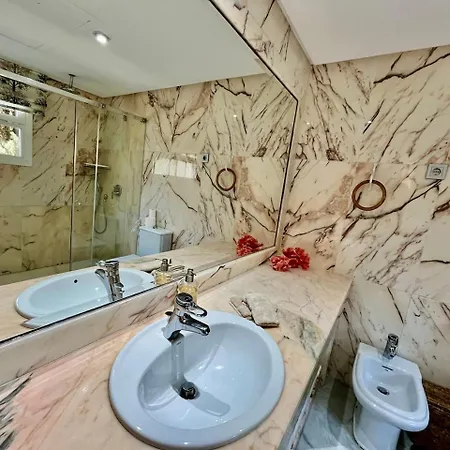 펜션 Cozy Townhouse With Sea View *