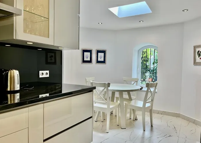 Cozy Townhouse With Sea View Vakantiehuis