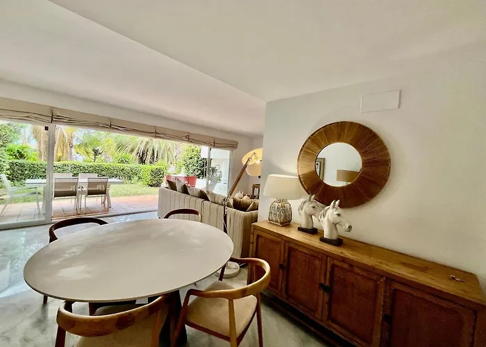 Dom wakacyjny Cozy Townhouse With Sea View Marbella