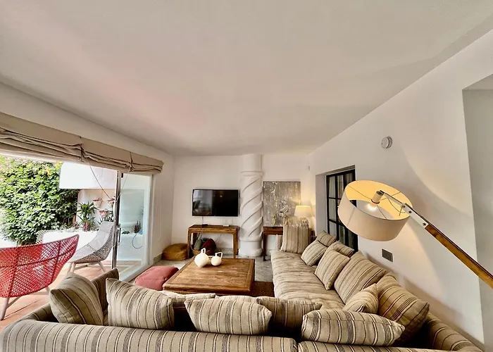Cozy Townhouse With Sea View *