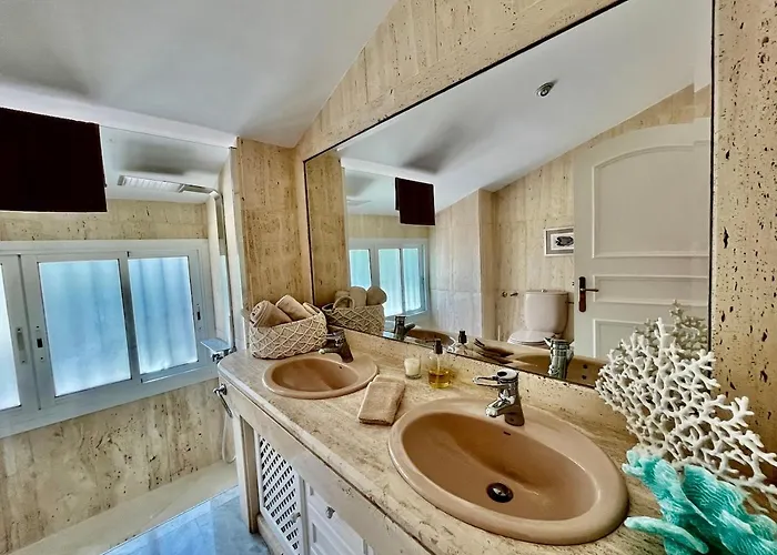 Cozy Townhouse With Sea View Vakantiehuis