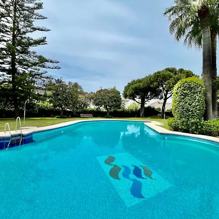 Hébergement de vacances Cozy Townhouse With Sea View Marbellac