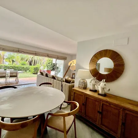 Hébergement de vacances Cozy Townhouse With Sea View Marbellac